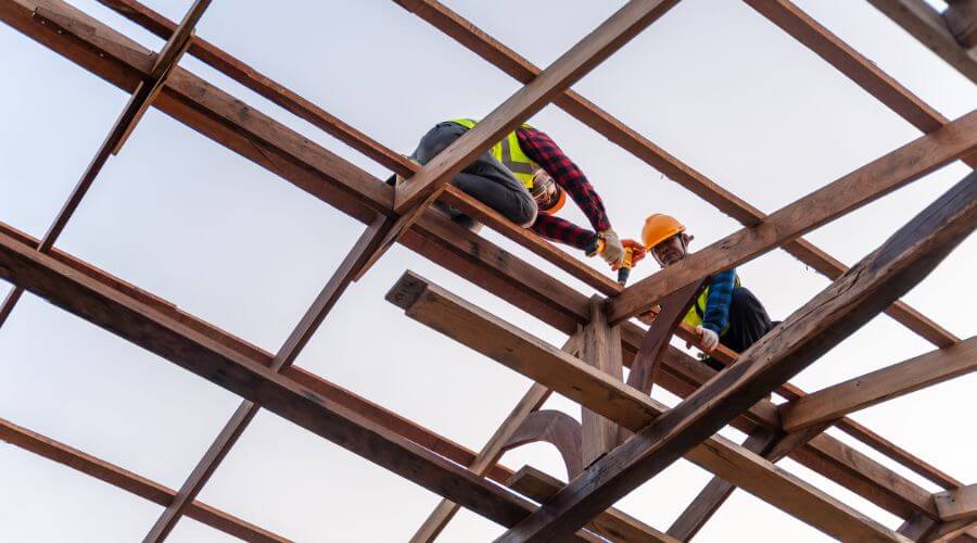 Professional gutter cleaning services in Smithdale, MS